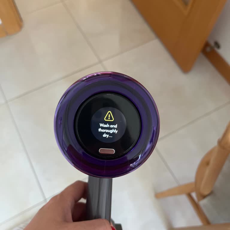 Dyson V12 Süpürgesinde Filtre Dolu Uyarısı Ve Performans Sorunu
