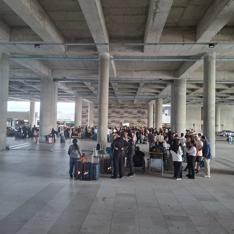 Uçuş İptali, Sahipsiz Bekleme Ve Kaba Personel Davranışı