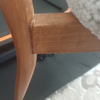 Zenora Masa Sandalye Mağazasında Hasarlı Sandalyeler Ve Uzun Teslimat Gecikmesi