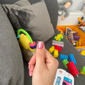 Hijyen Eksikliği Ve Yanıltıcı Cat Eye Oje Uygulaması