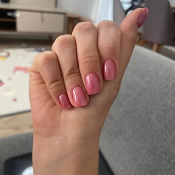 Hijyen Eksikliği Ve Yanıltıcı Cat Eye Oje Uygulaması