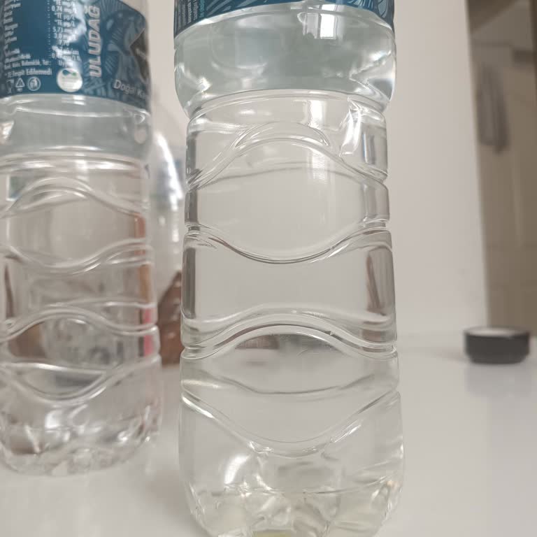 Metro Market’te Satılan Rioba Su Şişelerinde Yeşil Tortu Ve Renk Değişikliği