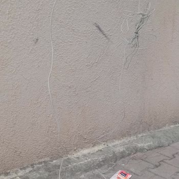 Dışarıdaki İnternet Kablosunun Güvenli Ve Estetik Şekilde Düzeltilmesi Talebi