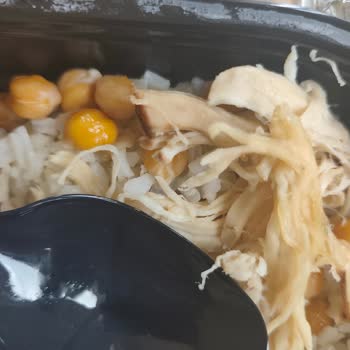 Pilav Box’tan Gelen Tavuklu Pilavda Kıl, Bayat Tavuk Ve Süresi Geçmiş Ürün