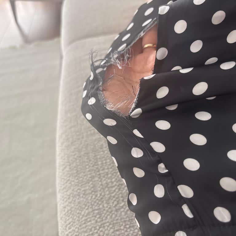 LCW Nata Vega Pijama Takımının Sol Bacakta Yırtılması Ve Kumaş Çekilmesi