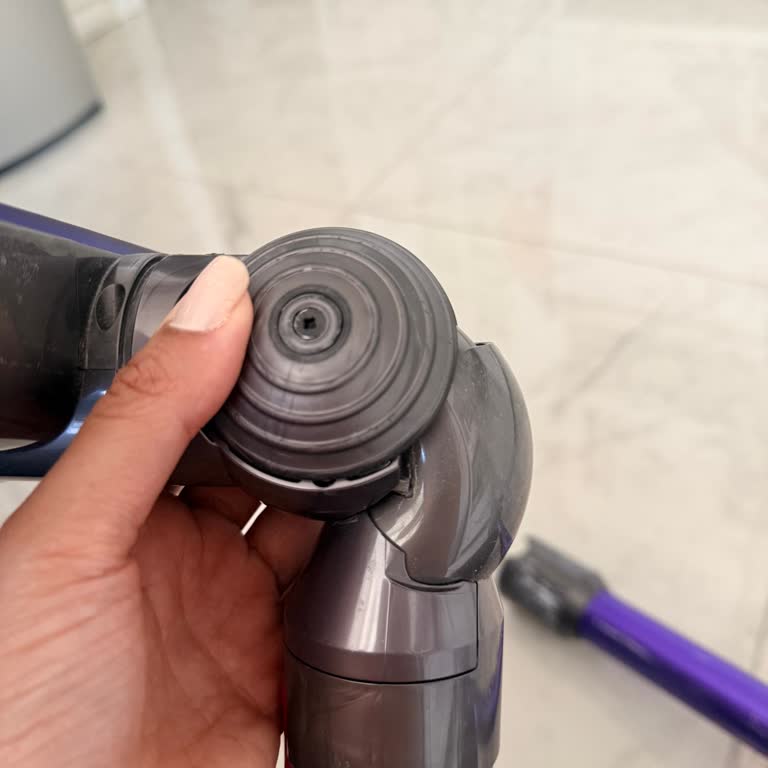 Garanti Kapsamındaki Dyson Süpürge Başlığının Tekrar Eden Çatlama Sorunu Ve Ücretsiz Değişim Talebi