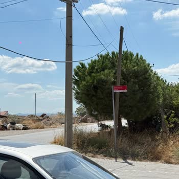 Sarkan Kablo Araç Ve Yaya Güvenliğini Tehdit Ediyor