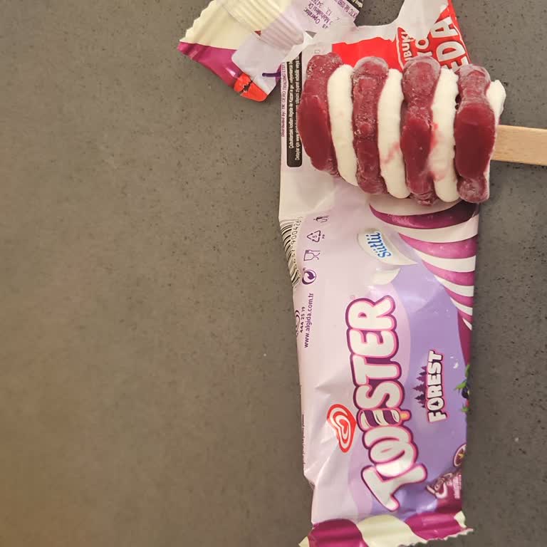 Yarı Kalan Algida Dondurmasının Boş Ambalajı Ve Güven Sorunu
