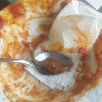 Meksika Soslu Fasulye Pilakinin İçinde Biber Sapı Çıktı: Üretim Hatası Ve Gıda Güvenliği Endişesi