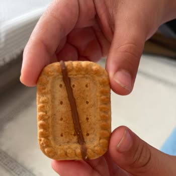 Eti Burçak Sütlü Çikolatalı Bisküvi Paketi Çikolata Eksikliği