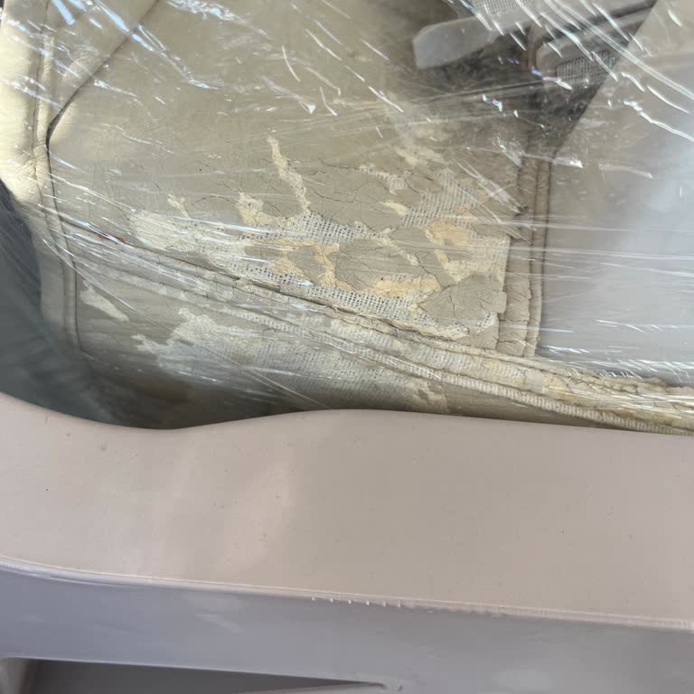 Mama Mia Sandalyesinin Deri Minderi Saklamada Çöktü; Yedek Kılıf Bulamıyorum