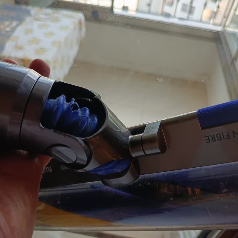 Dyson V15 Halı Başlığındaki Yırtık Ve Çekim Gücü Düşüşü Tamir Talebi
