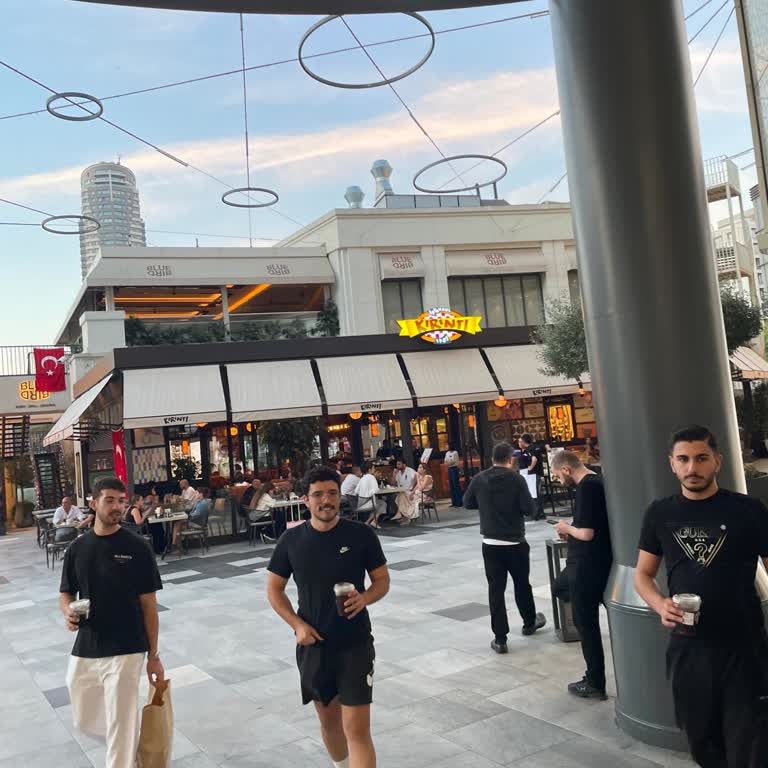 Kırıntı Cafe’de Çelişkili Rezervasyon Politikası Ve İlgi Eksikliği