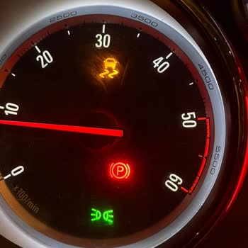 Yokuş Kalkış Desteği Çalışmıyor, Servis Sonrası ESP Uyarısı Ve Direksiyon Çekmesi