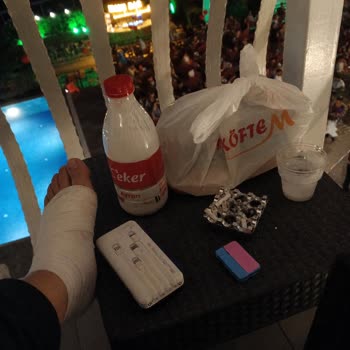 Balayı Tatilinde Kıyı Taşları Ayağımı Kesti Ve Otel Yönetimi İhmalkar Davrandı