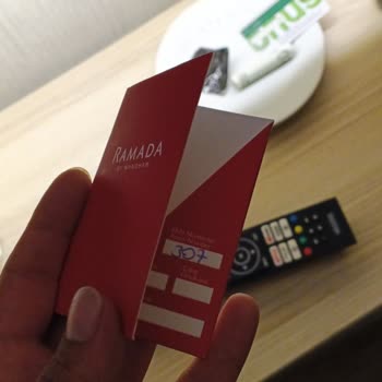 Balayı Tatilinde Kıyı Taşları Ayağımı Kesti Ve Otel Yönetimi İhmalkar Davrandı