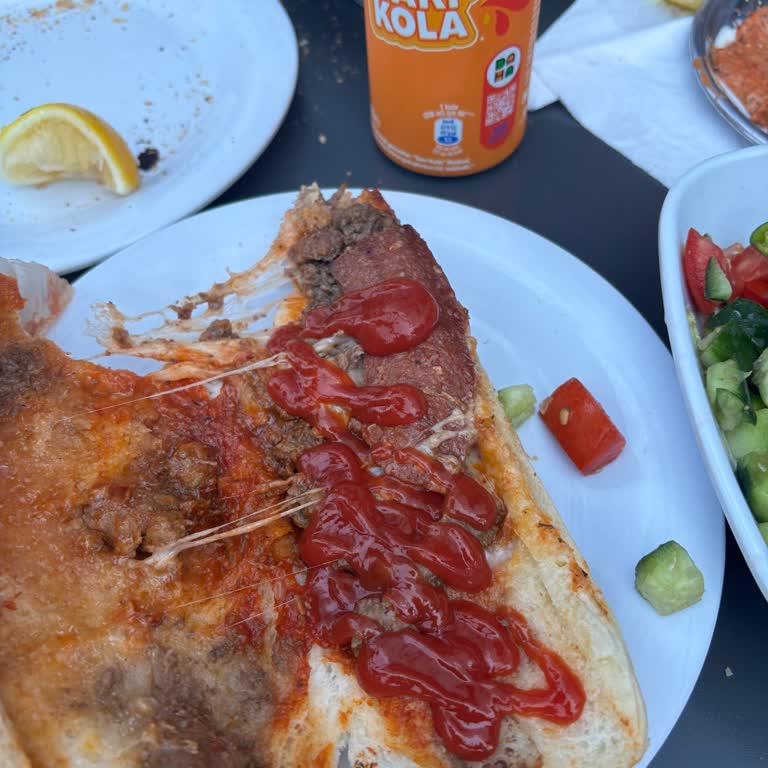 Köfteci Yusuf Ataşehir Şubesinde Tostta Sucuk Eksikliği Ve Ücret İadesi Talebi