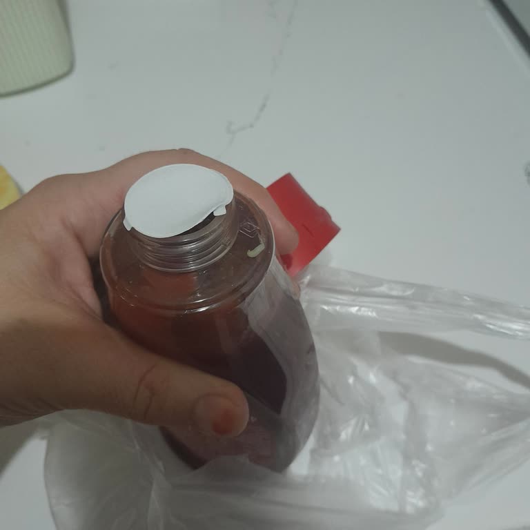 Kapağın İçinden Çıkan Canlı Kurtla Gıda Güvenliği Krizi