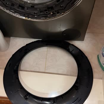 Yanlış Montaj Ve Hatalı Servis Sonrası Çamaşır Makinesi Kapağı Düşüp Çizildi Garanti Hakları İhlali