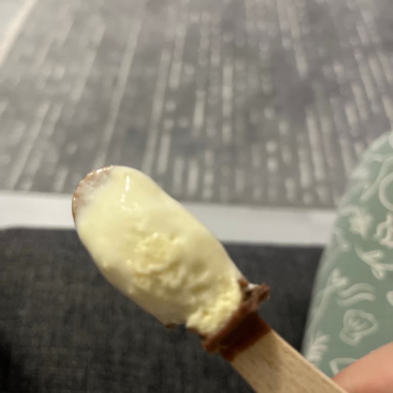 Carrefour SA'da Satılan Magnum Bademli Dondurmanın Buzlu Ve Bozulmuş Durumu