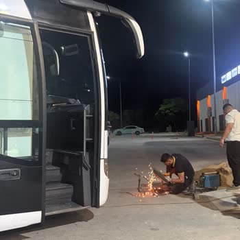 Bozuk Otobüste Gece Yarısı Güvensiz Yolculuk Ve Bilgi Eksikliği