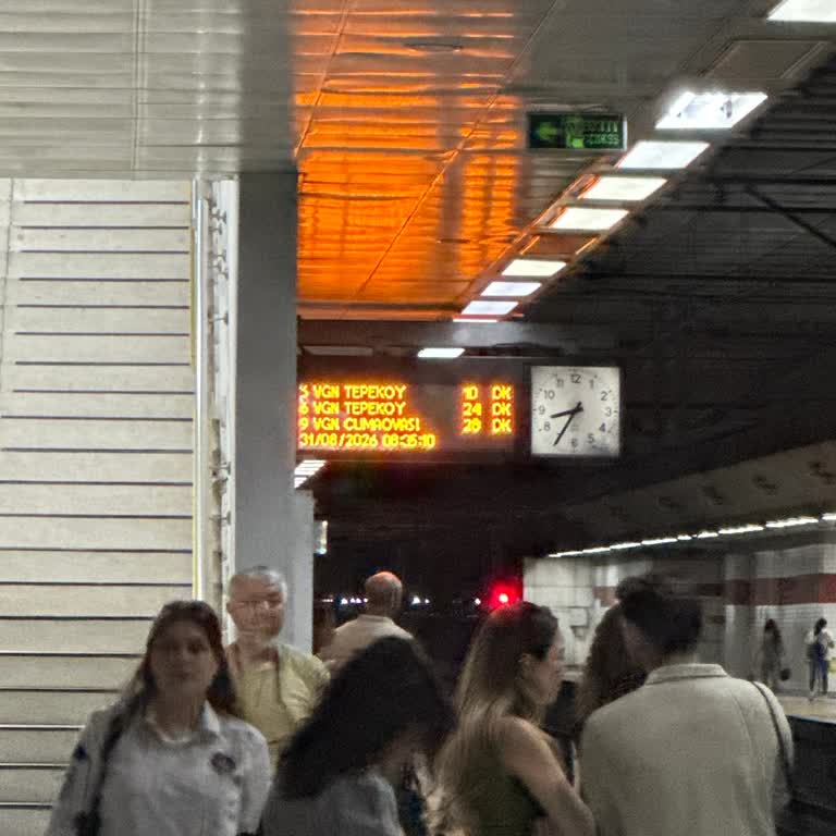 Alaybey'de Tren Gelmedi, Anons Yok, Çalışanlar İşe Geç Kalıyor
