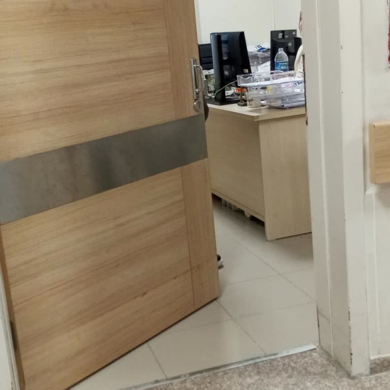 Kardiyoloji Randevusunda Doktor Yok, Hastalar Ayakta Beklemek Zorunda