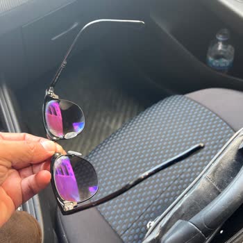 Tom Ford Gözlüğümde Tekrarlayan Vidalar Gevşeme Sorunu
