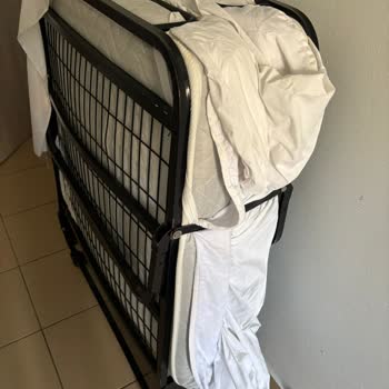 Oda Tanıtımı Yanıltıcı, Buzdolabı Çalışmıyor Ve Personel Yardımcı Olmuyor