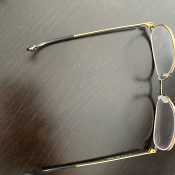 Rayban Gözlüklerin Sap Ve Burun Parçaları Çürüyerek Koptu, Ücretsiz Değişim Talebi
