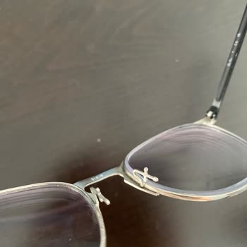Rayban Gözlüklerin Sap Ve Burun Parçaları Çürüyerek Koptu, Ücretsiz Değişim Talebi