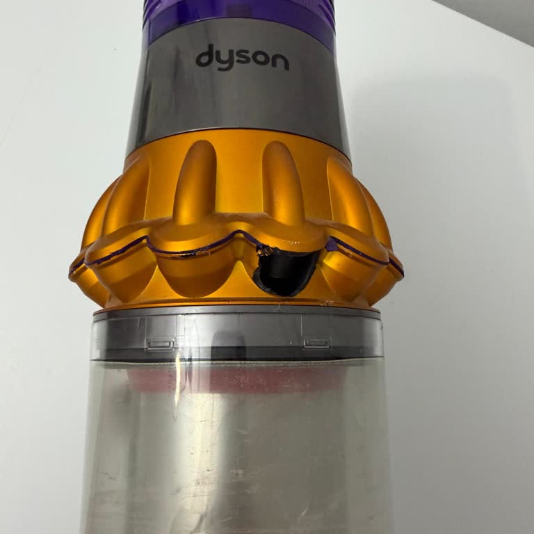 Dyson V15 Parçası Hafif Düşüşte Kırıldı, Garanti Dışı