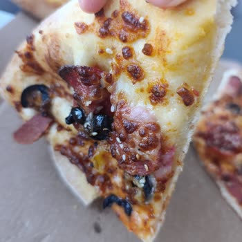 Domino's Şubesinde Sosuz Ve Yanmış Pizzalar, Telafi Pizzası Gönderilmedi