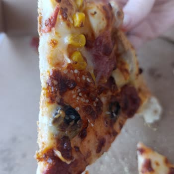 Domino's Şubesinde Sosuz Ve Yanmış Pizzalar, Telafi Pizzası Gönderilmedi