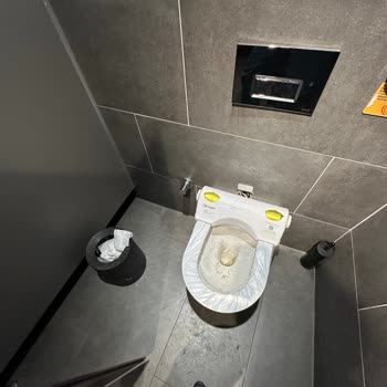 Shell İstasyonunda Temizlenmemiş Tuvalet Ve Saygısız Personel