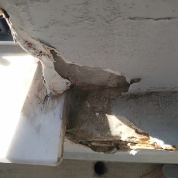 Akar Cam & Cam Balkon Sistemleri | Bartın Cam Balkonumuz Takıldığından Beri Ara Ara Su Sızdırıyor