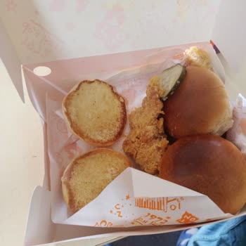 Popeyes Siparişimde Dağılmış Burger Paketi Ve Karmakarışık Sunum