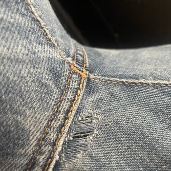 Levis Kot Pantolonunda Ağ Bölgesi Hızla Yırtıldı, Garanti Ve Amazon Destek Eksik