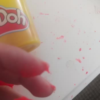 Play-Doh Set Defective – Dough Sticks to Hands & Refund Request