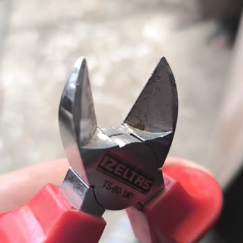 İzeltaş Yan Keskinin Ve Penselerin Hızlı Paslanması
