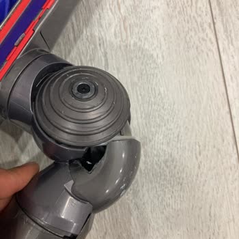 Dyson V10 Süpürge Başlığı Kendi Kendine Kırıldı, Garanti Reddi