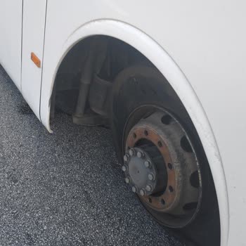 Otobüs Lastik Patlaması Ve Can Güvenliği Riski