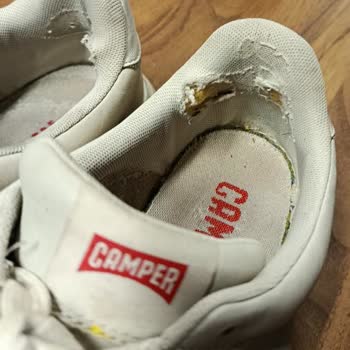 Camper Runner K21 Ayakkabısının Topuk Ve İç Astarındaki Hızlı Yırtılma
