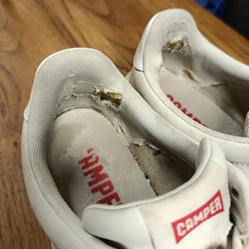 Camper Runner K21 Ayakkabısının Topuk Ve İç Astarındaki Hızlı Yırtılma