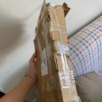 İki Hafta Gecikmeli Ve Hasarlı Kargo Teslimatı