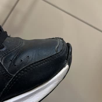 Boyner'de Satın Alınan Nike Ayakkabıda Yıl İçinde Açılmalar Ve Üretim Hatası Reddine İtiraz