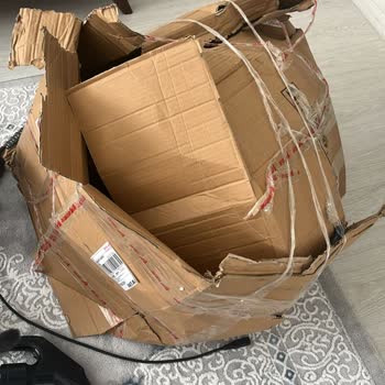 Kırık Kutu Ve Eksik Parçalarla Gelen Aura Süpürge Aras Kargo’da Şikayet