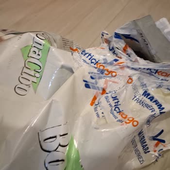 Korumasız Kargo Ve Tekrarlayan Hasarlı Mama Paketleri