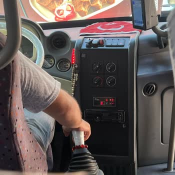 Kliması 31 Derecede Çalışan Otobüste Şoförün Alaycı Ve Saygısız Tutumu