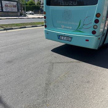Kliması 31 Derecede Çalışan Otobüste Şoförün Alaycı Ve Saygısız Tutumu